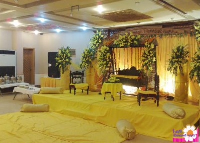 Украшение  зала для торжественной регистрации в солнечной гамме - Доставка цветов в Екатеринбурге