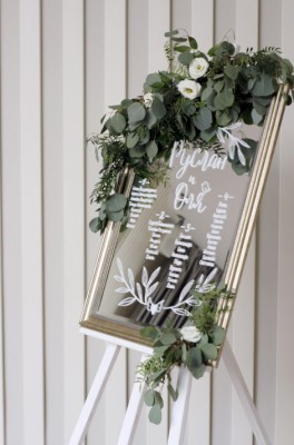 Цветочный декор на багете - Доставка цветов в Екатеринбурге