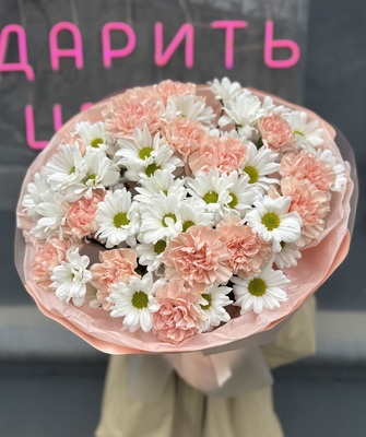 Букет из кустовых хризантем и диантусов  - Доставка цветов в Екатеринбурге