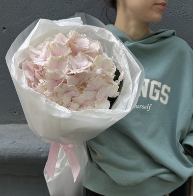 Нежно розовая гортензия  - Доставка цветов в Екатеринбурге