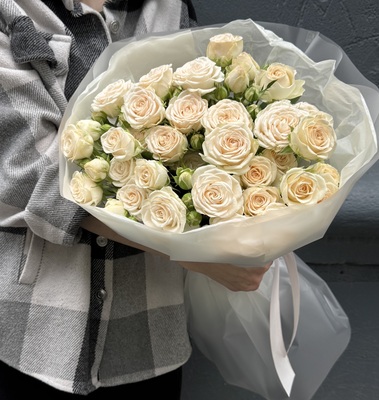 Букет из 9 кустовых кремовых роз  - Доставка цветов в Екатеринбурге